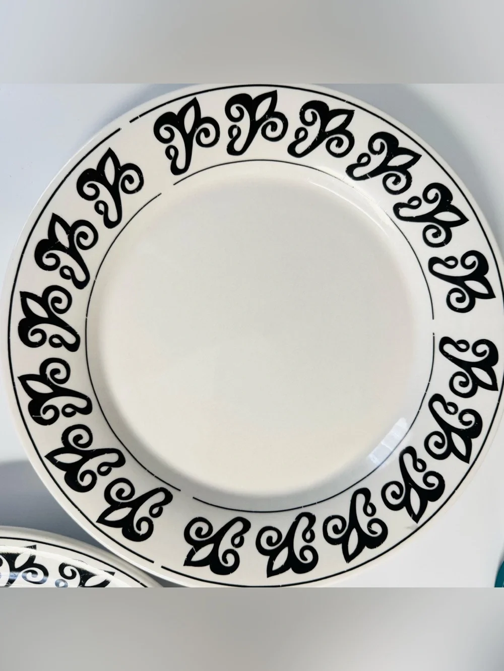 Vintage Oneida Casual Settings Classica Cream Stoneware Plates with Black Scroll